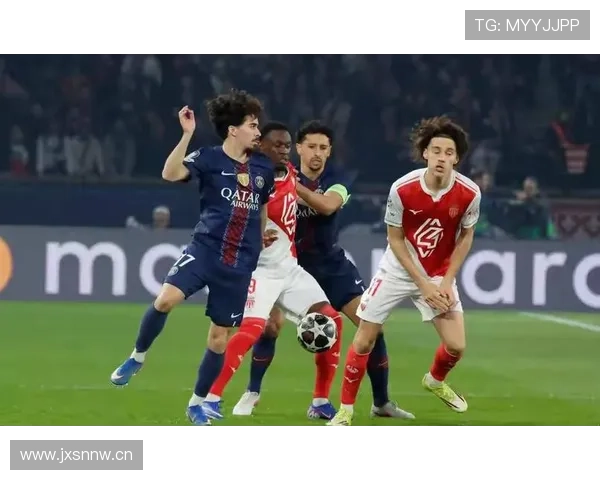 巴黎圣日耳曼防线稳定性问题显现,对赛季关键战能力造成影响。 巴黎圣日耳曼防线稳定性问题显现,对赛季关键战能力造成影响。