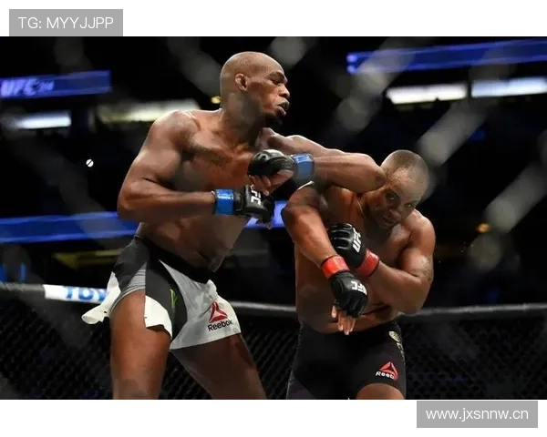 乔恩·琼斯这生活和赛场怎么看都像两个极端人…太反差了吧