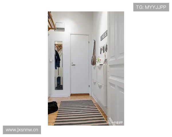 刷到施洋的鞋柜，几双球鞋能顶我好几年的房租